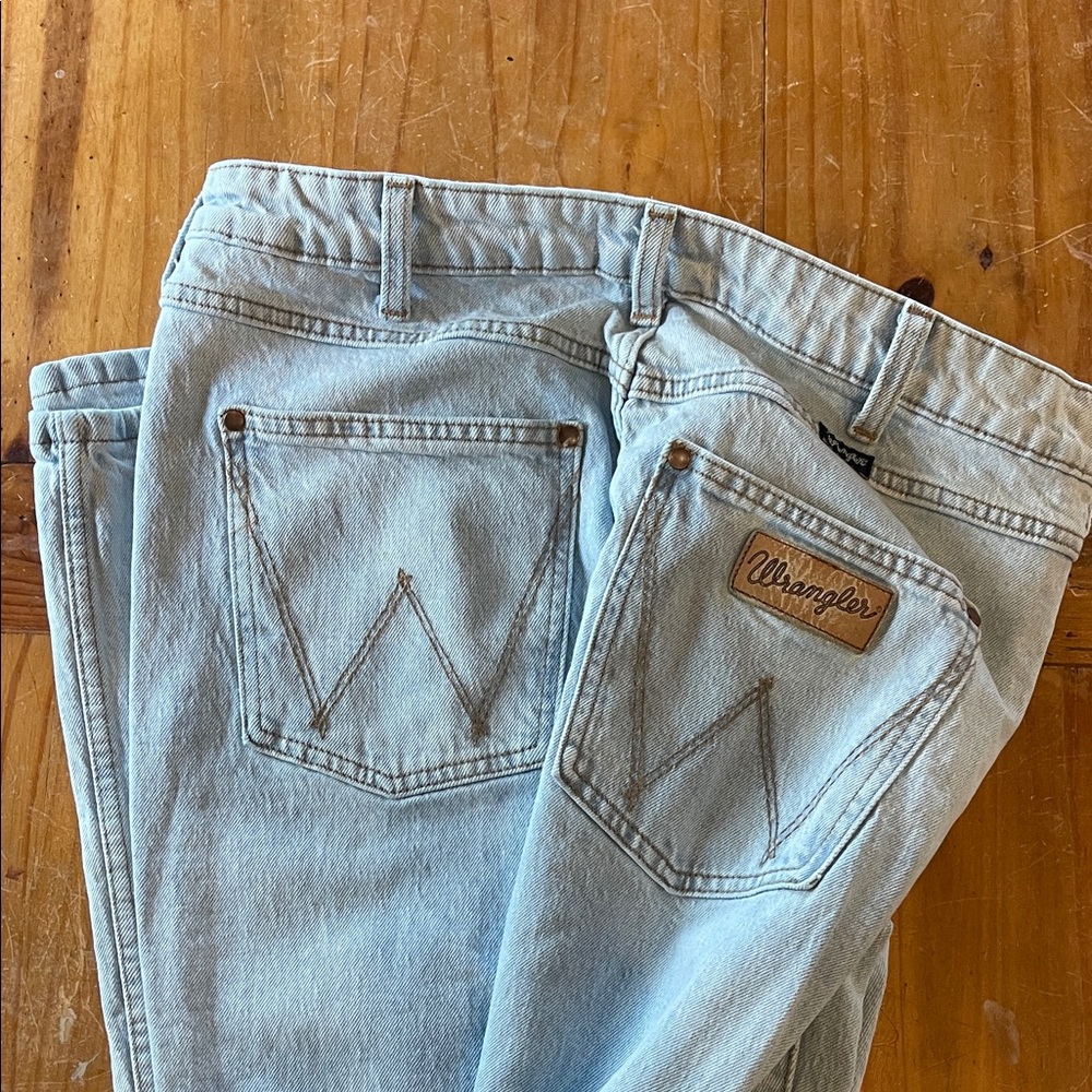 Wrangler Retro Jeans in Light Blue 33x34
